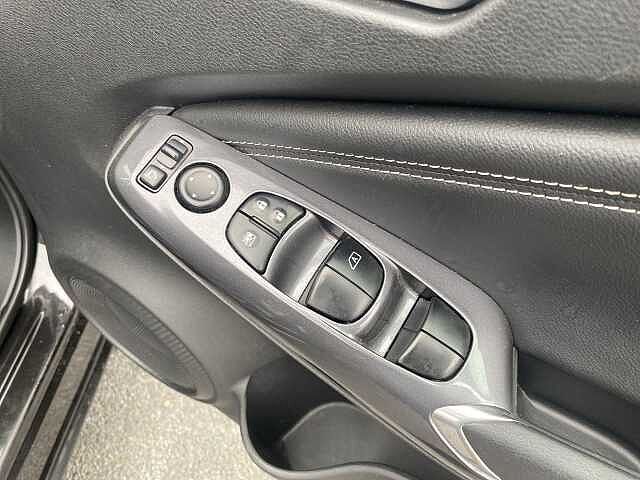 Nissan Juke Hatchback 1.0 DiG-T N-Connecta 5dr