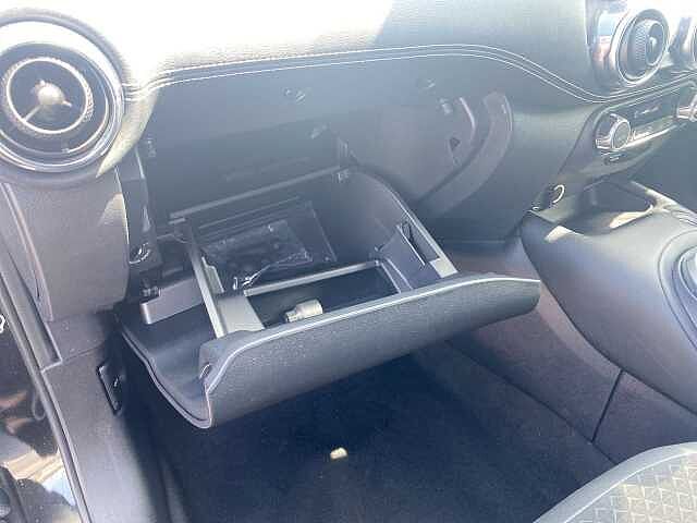Nissan Juke Hatchback 1.0 DiG-T N-Connecta 5dr DCT
