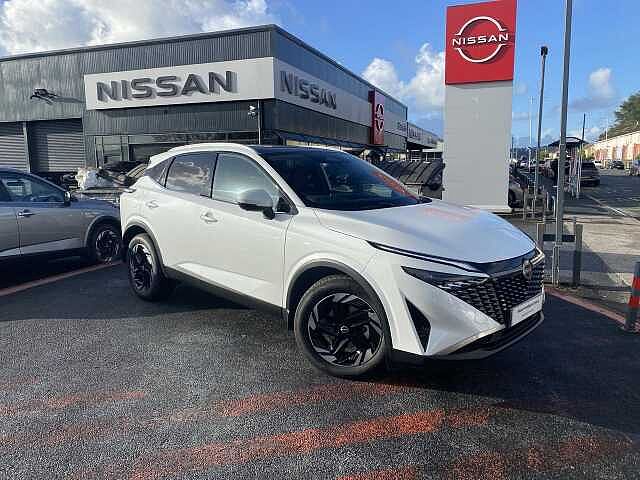 Nissan Qashqai Hatchback 1.3 DiG-T MHEV 140 N-Connecta 5dr (Glass Roof)