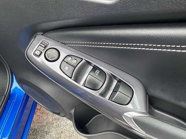 Nissan Juke Hatchback 1.0 DiG-T N-Connecta 5dr (Heat Pack)