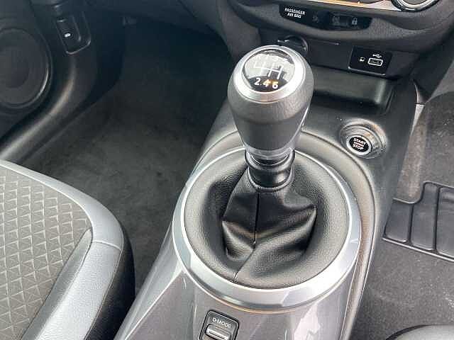 Nissan Juke Hatchback 1.0 DiG-T N-Connecta 5dr (Heat Pack)