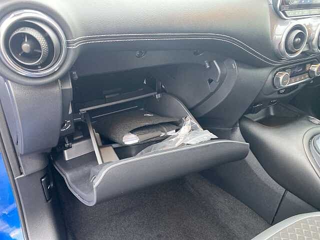 Nissan Juke Hatchback 1.0 DiG-T N-Connecta 5dr (Heat Pack)