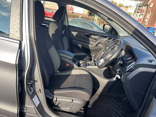 Nissan Qashqai Hatchback 1.3 DiG-T 160 Acenta Premium 5dr