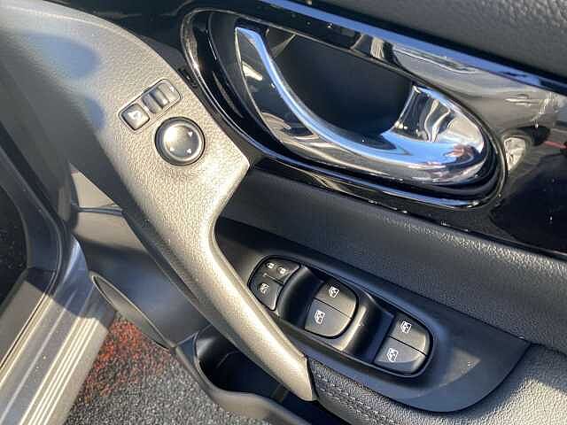 Nissan Qashqai Hatchback 1.3 DiG-T 160 Acenta Premium 5dr