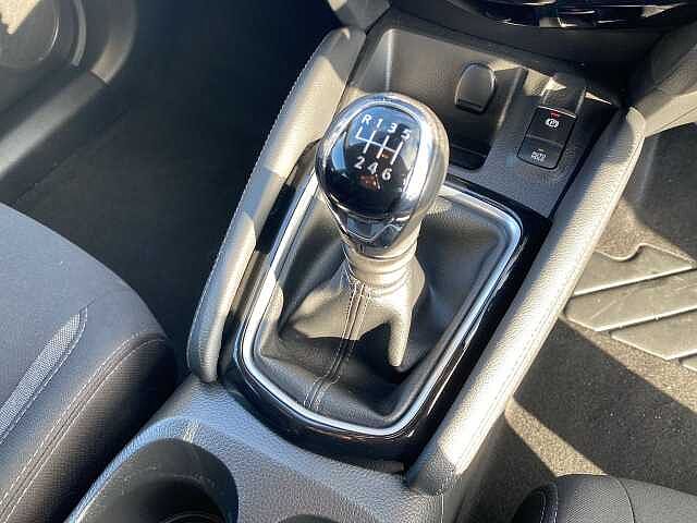 Nissan Qashqai Hatchback 1.3 DiG-T 160 Acenta Premium 5dr