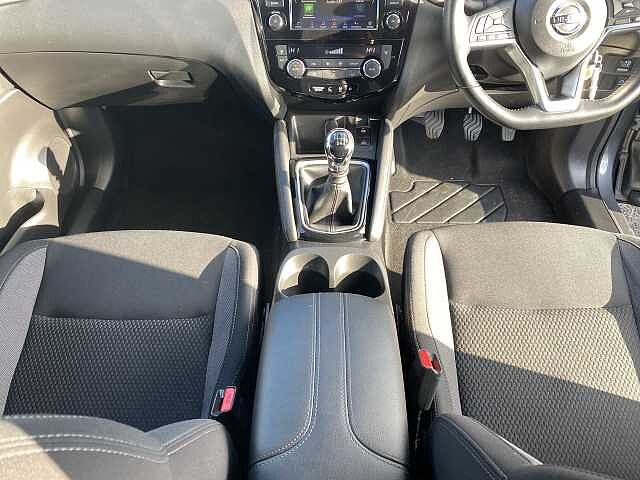 Nissan Qashqai Hatchback 1.3 DiG-T 160 Acenta Premium 5dr