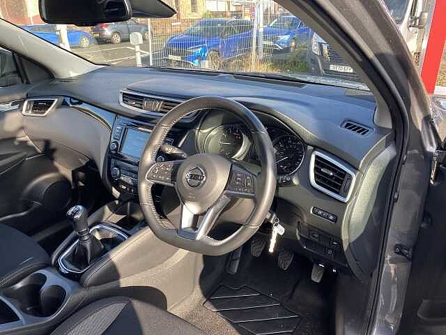 Nissan Qashqai Hatchback 1.3 DiG-T 160 Acenta Premium 5dr