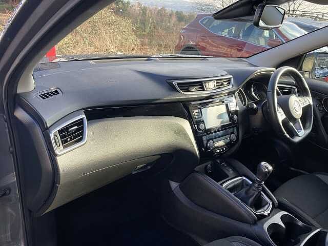 Nissan Qashqai Hatchback 1.3 DiG-T 160 Acenta Premium 5dr