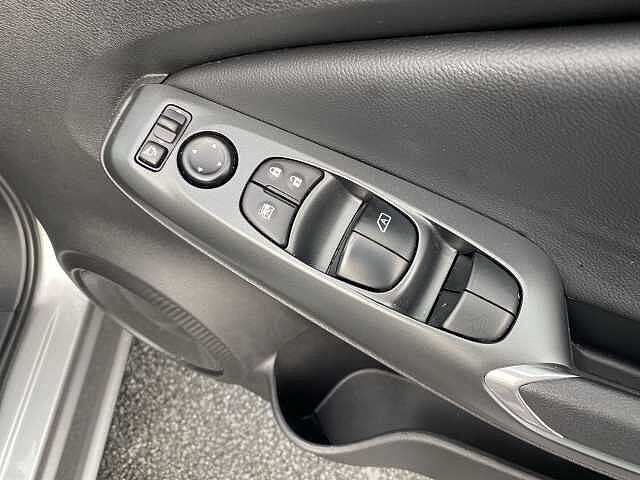 Nissan Juke Hatchback 1.0 DiG-T Acenta Premium 5dr