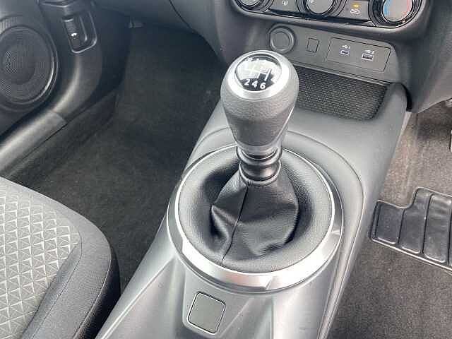 Nissan Juke Hatchback 1.0 DiG-T Acenta Premium 5dr