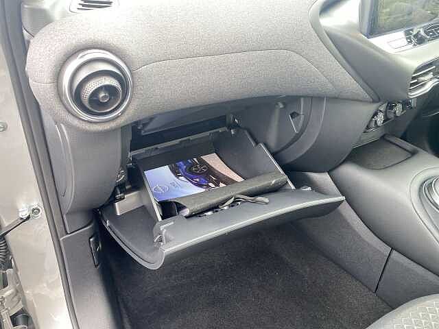 Nissan Juke Hatchback 1.0 DiG-T Acenta Premium 5dr