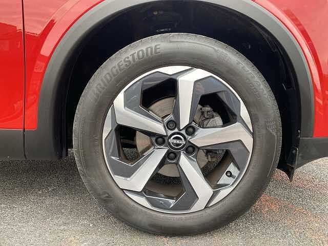 Nissan Qashqai Hatchback 1.3 DiG-T MHEV 140 N-Connecta 5dr