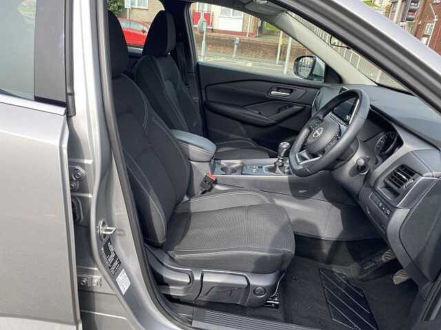 Nissan Qashqai Hatchback 1.3 DiG-T MHEV 140 Acenta Premium 5dr