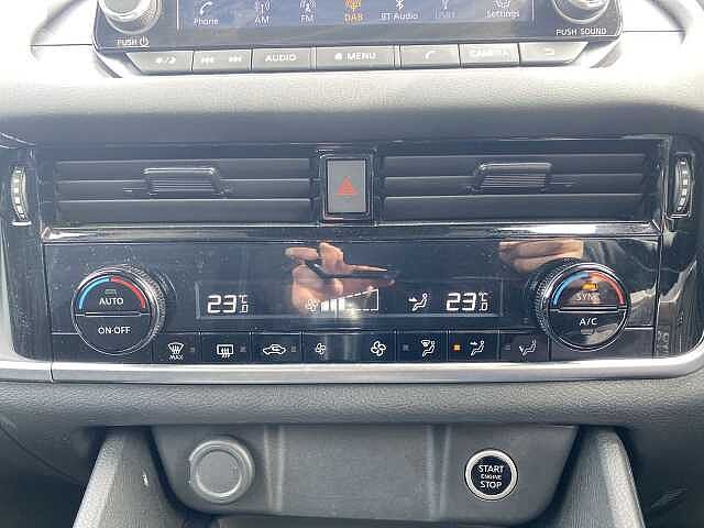 Nissan Qashqai Hatchback 1.3 DiG-T MHEV 140 Acenta Premium 5dr