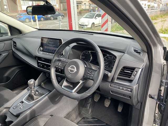 Nissan Qashqai Hatchback 1.3 DiG-T MHEV 140 Acenta Premium 5dr