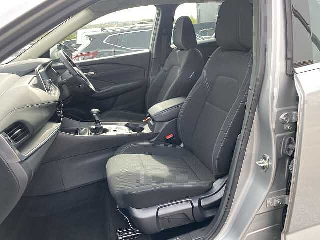 Nissan Qashqai Hatchback 1.3 DiG-T MHEV 140 Acenta Premium 5dr