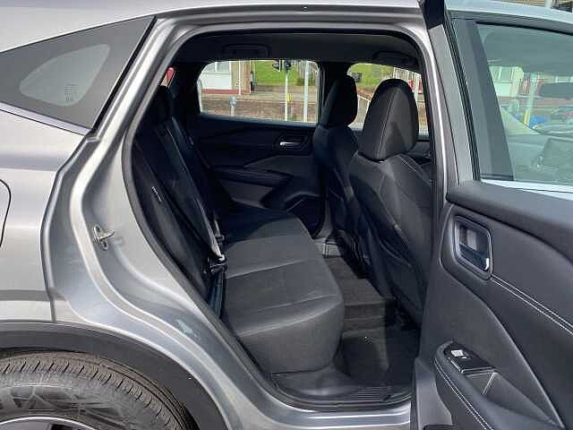 Nissan Qashqai Hatchback 1.3 DiG-T MHEV 140 Acenta Premium 5dr