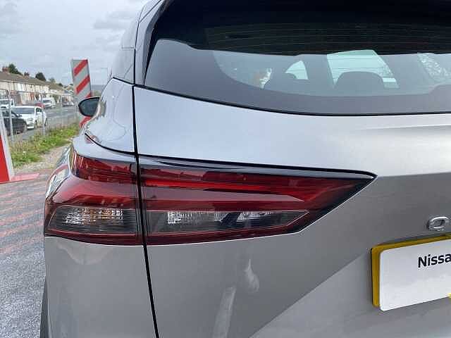 Nissan Qashqai Hatchback 1.3 DiG-T MHEV 140 Acenta Premium 5dr